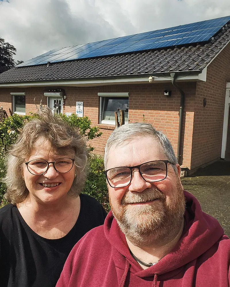 Infravoltaic Kunden mit ihrer Infravoltaic Energielösung