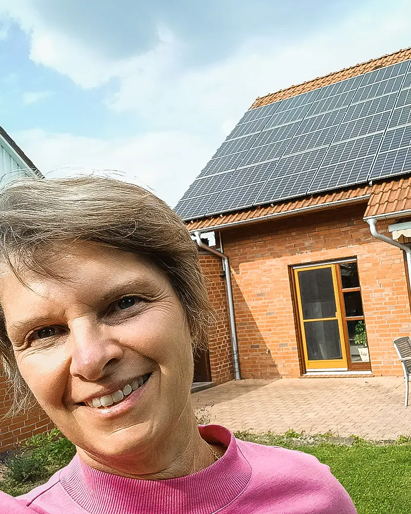 Infravoltaic Kunden mit ihrer Infravoltaic Energielösung