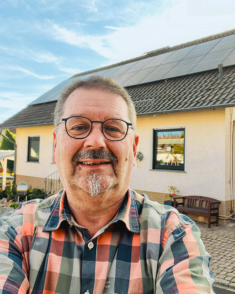 Infravoltaic Kunden mit ihrer Infravoltaic Energielösung