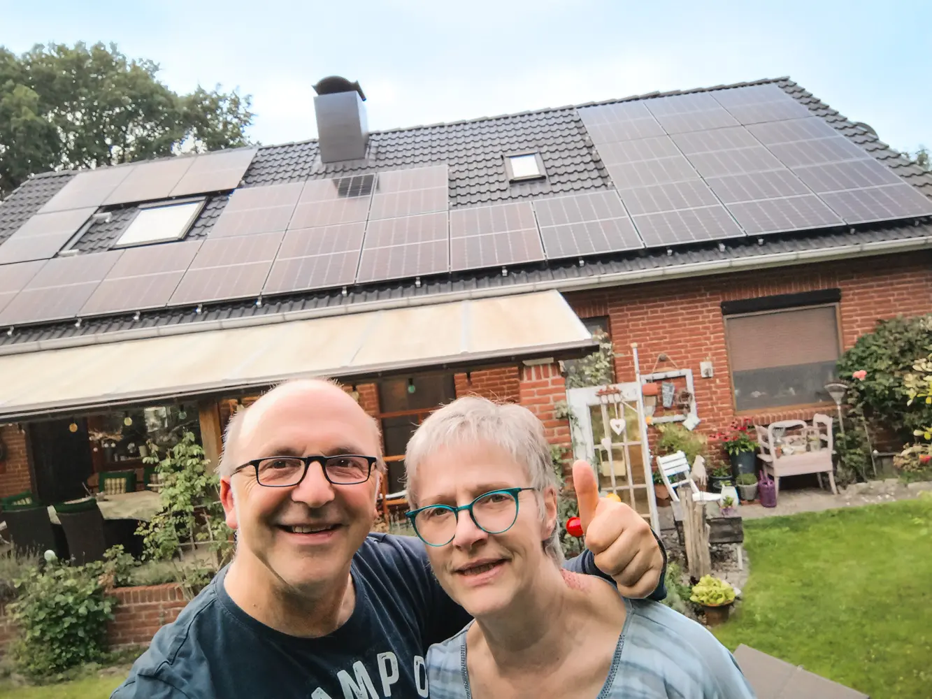Infravoltaic Kunden mit ihrer Infravoltaic Energielösung