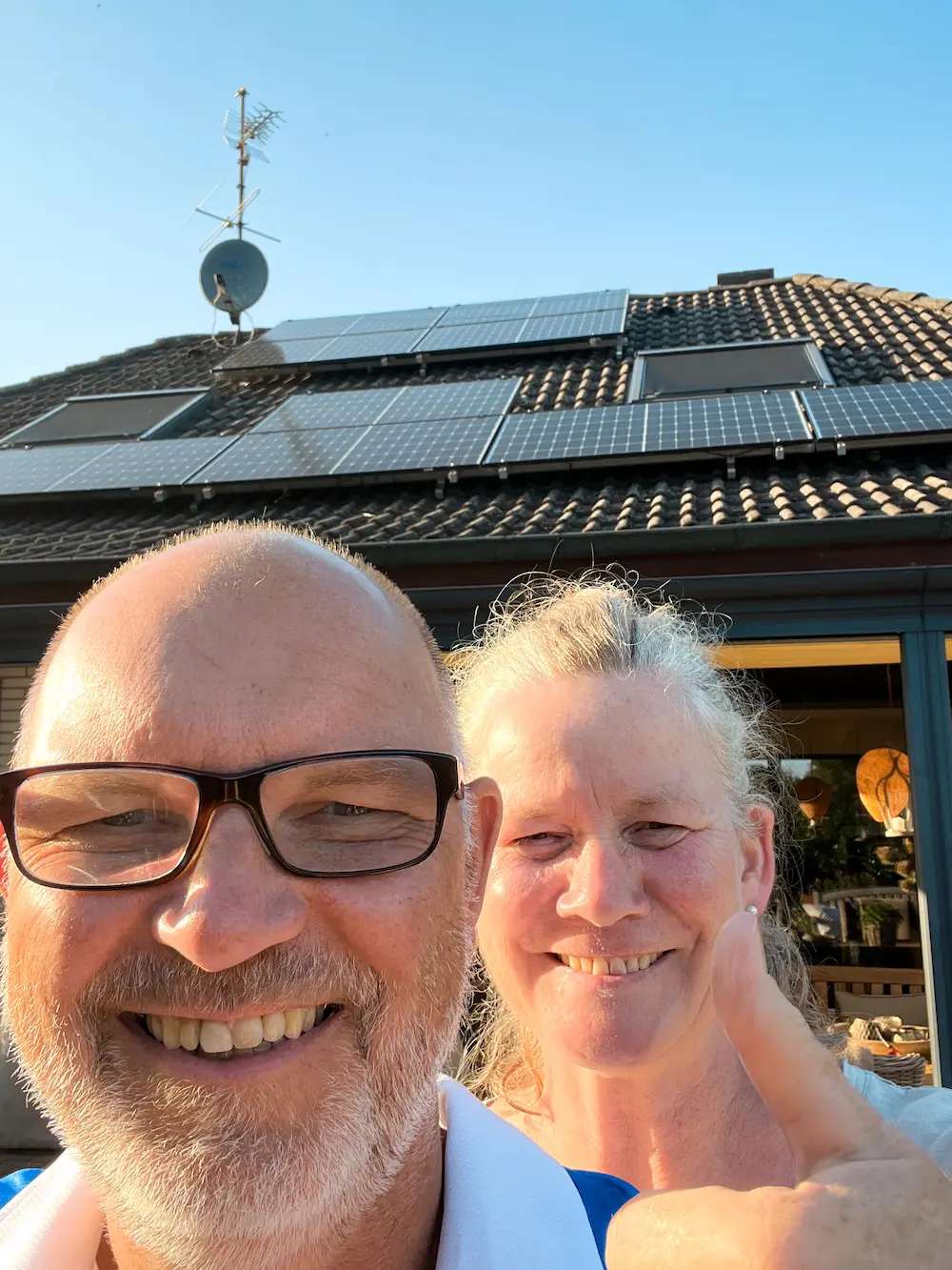 Infravoltaic Kunden mit ihrer Infravoltaic Energielösung