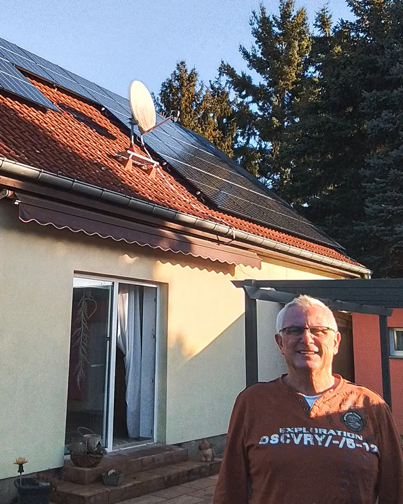 Infravoltaic Kunden mit ihrer Infravoltaic Energielösung