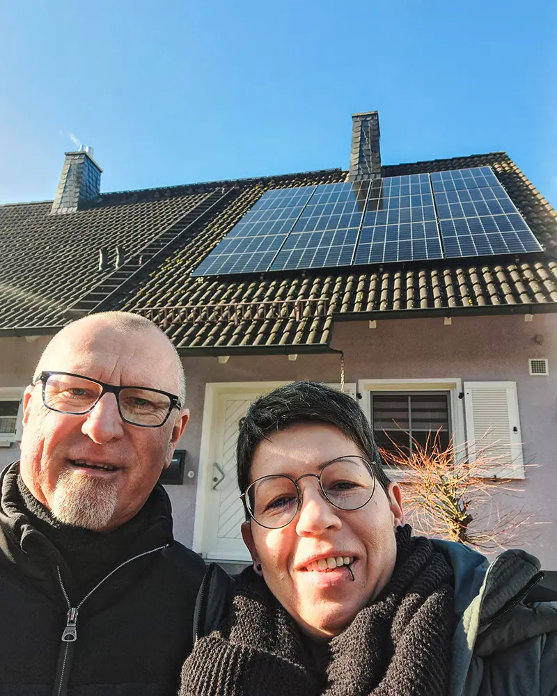 Infravoltaic Kunden mit ihrer Infravoltaic Energielösung