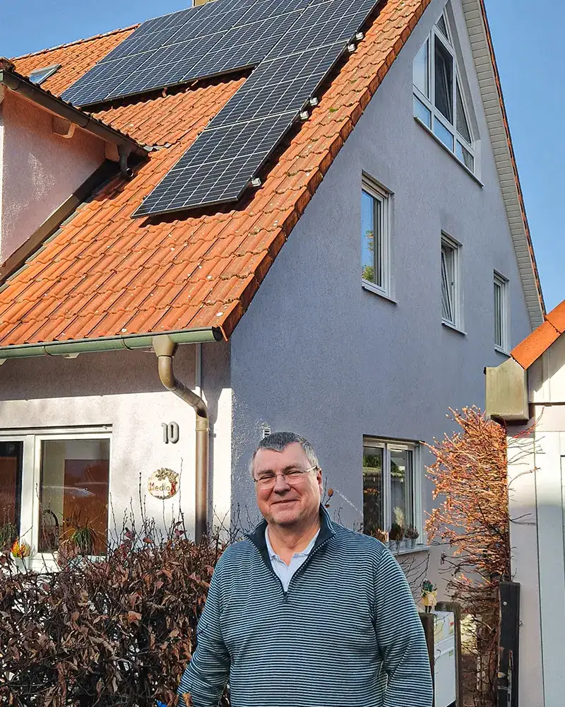 Infravoltaic Kunden mit ihrer Infravoltaic Energielösung