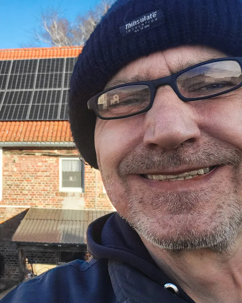 Infravoltaic Kunden mit ihrer Infravoltaic Energielösung
