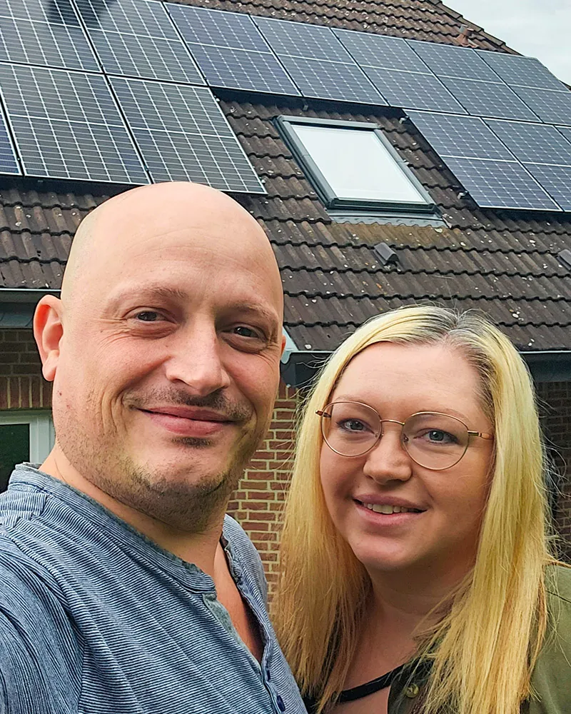 Infravoltaic Kunden mit ihrer Infravoltaic Energielösung