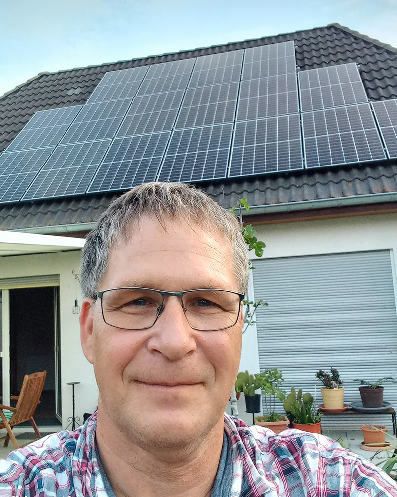 Infravoltaic Kunden mit ihrer Infravoltaic Energielösung