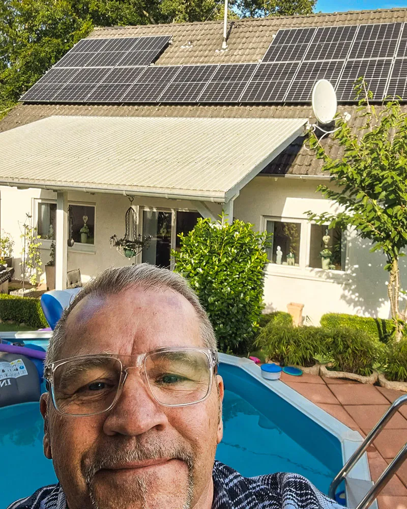 Infravoltaic Kunden mit ihrer Infravoltaic Energielösung