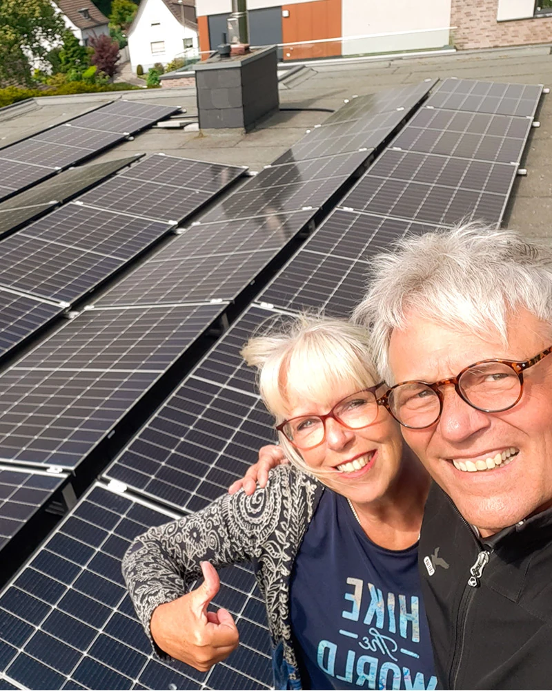 Infravoltaic Kunden mit ihrer Infravoltaic Energielösung