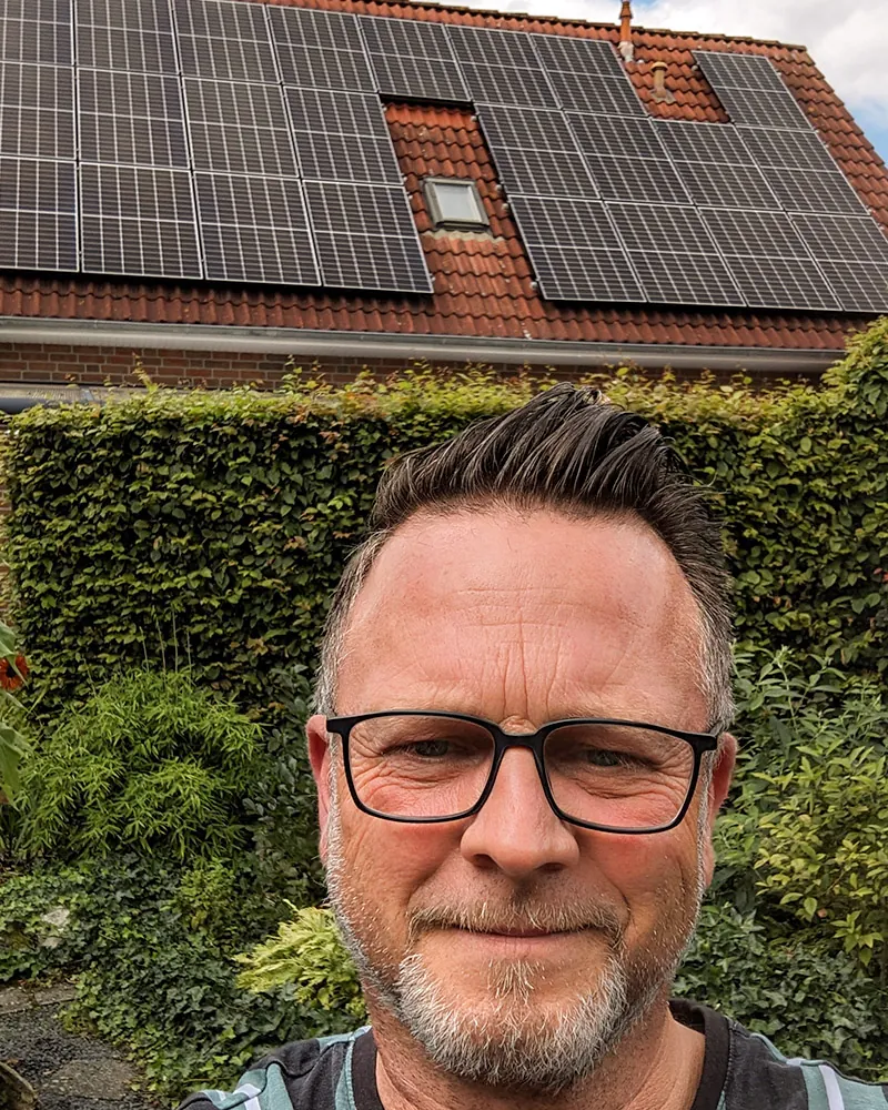 Infravoltaic Kunden mit ihrer Infravoltaic Energielösung