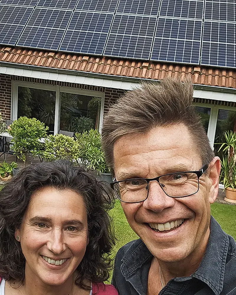 Infravoltaic Kunden mit ihrer Infravoltaic Energielösung
