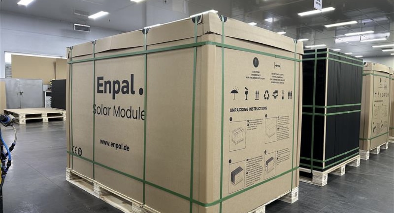 Verpackte Infravoltaic Solarmodule im Lager 