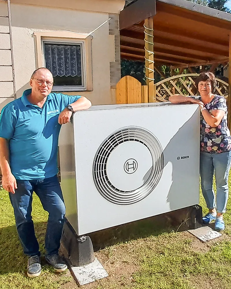 Infravoltaic Kunden mit ihrer Infravoltaic Energielösung